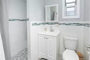 72 Edgewater Park Dr, Bronx, NY 10465 - Photo 13