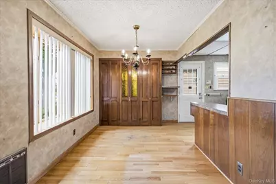 49 Roosevelt Court, Westbury, NY 11590 - Photo 5