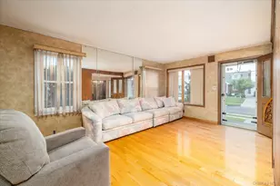 49 Roosevelt Ct, Westbury, NY 11590 - Photo 3