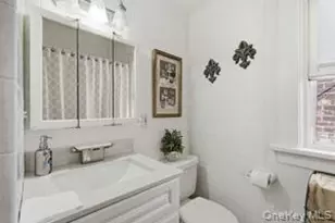 953 E 227th St, Bronx, NY 10466 - Photo 13