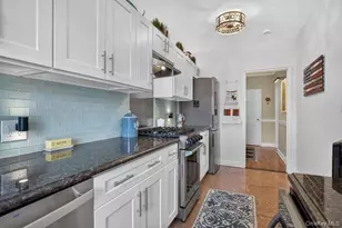 22 Hamilton Pl, Garden City, NY 11530 - Photo 11