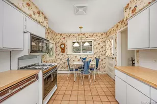 2940 Bond Dr, Merrick, NY 11566 - Photo 9