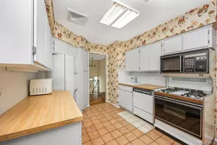2940 Bond Dr, Merrick, NY 11566 - Photo 11