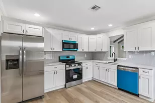 190 Canterbury Dr, Ridge, NY 11961 - Photo 11