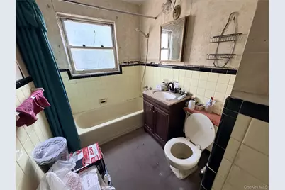 935 Magenta Street, Bronx, NY 10469 - Photo 23