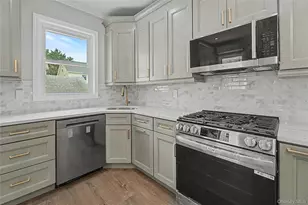 9431 239th St, Floral Park, NY 11001 - Photo 7