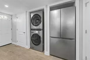 9431 239th St, Floral Park, NY 11001 - Photo 17