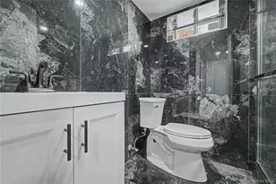 9431 239th St, Floral Park, NY 11001 - Photo 11