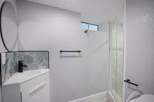 94-11 210th St, Queens Village, NY 11428 - Photo 29