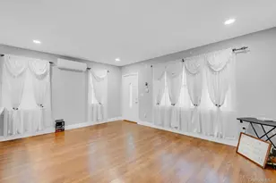94-11 210th St, Queens Village, NY 11428 - Photo 17