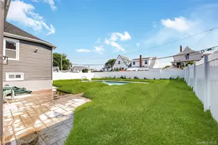 1043 Delaware Ave, Island Park, NY 11558 - Photo 5
