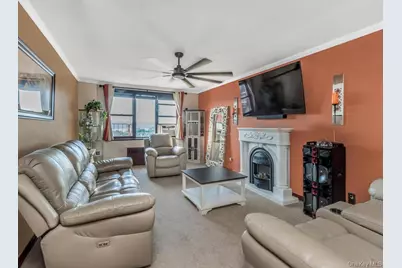 480 Riverdale Avenue #6H, Yonkers, NY 10705 - Photo 1