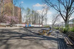 5645 Netherland Ave, Bronx, NY 10471 - Photo 15