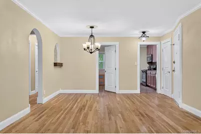 103 Wiltshire Road #D8, Scarsdale, NY 10583 - Photo 5