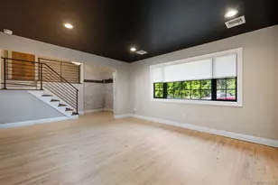 2 Cornwall Ln, Port Washington, NY 11050 - Photo 3