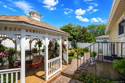 266 Albert Street, Lindenhurst, NY 11757 - Photo 31