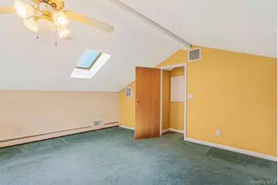 266 Albert Street, Lindenhurst, NY 11757 - Photo 17