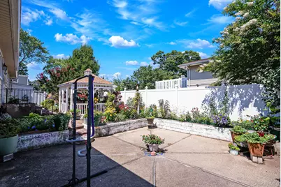 266 Albert Street, Lindenhurst, NY 11757 - Photo 29