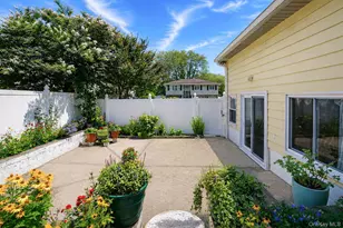 266 Albert St, Lindenhurst, NY 11757 - Photo 37