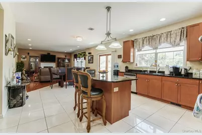5 Daffodil Lane, Lake Grove, NY 11755 - Photo 9