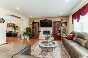 5 Daffodil Ln, Lake Grove, NY 11755 - Photo 11