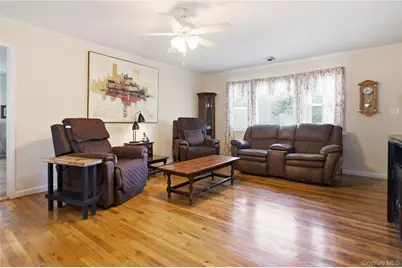 790 Woodside Drive, Wantagh, NY 11793 - Photo 7