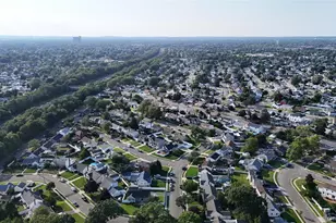 790 Woodside Dr, Wantagh, NY 11793 - Photo 29