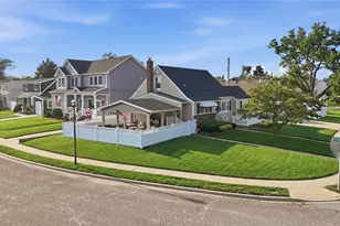 790 Woodside Dr, Wantagh, NY 11793 - Photo 3