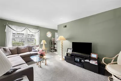 11 Monitor Court, Coram, NY 11727 - Photo 9