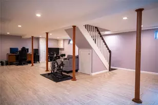 932 Cherry Ln, Floral Park, NY 11001 - Photo 13