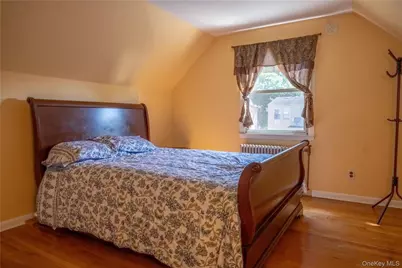 932 Cherry Lane, Floral Park, NY 11001 - Photo 9