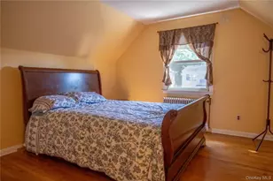 932 Cherry Ln, Floral Park, NY 11001 - Photo 9