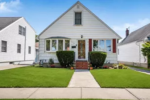 932 Cherry Ln, Floral Park, NY 11001 - Photo 1