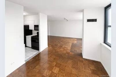 27010 Grand Central Parkway #17A, Floral Park, NY 11005 - Photo 7