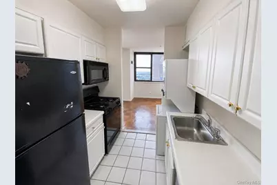 27010 Grand Central Parkway #17A, Floral Park, NY 11005 - Photo 11