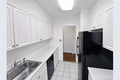 27010 Grand Central Parkway #17A, Floral Park, NY 11005 - Photo 9
