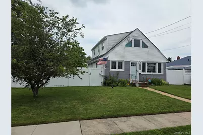 231 E Hampton Road, Lindenhurst, NY 11757 - Photo 1