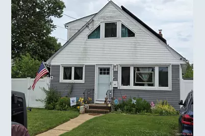 231 E Hampton Road, Lindenhurst, NY 11757 - Photo 3