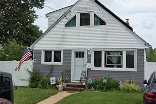 231 E Hampton Rd, Lindenhurst, NY 11757 - Photo 3