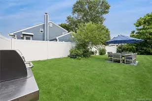 231 E Hampton Rd, Lindenhurst, NY 11757 - Photo 23