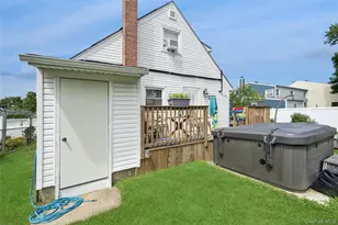 231 E Hampton Rd, Lindenhurst, NY 11757 - Photo 19