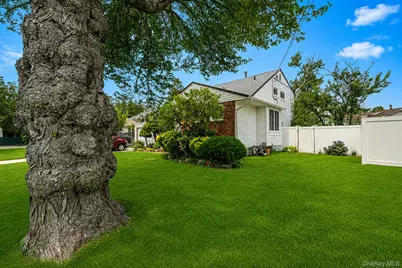 27 Ventura Drive, North Babylon, NY 11703 - Photo 3