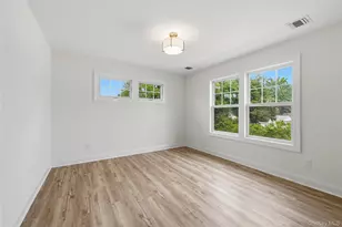 47 Central Pkwy, Huntington, NY 11743 - Photo 29