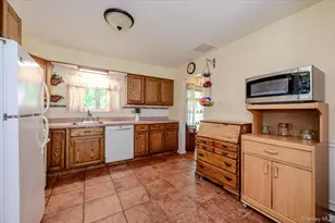 14 Akron Pl, Shoreham, NY 11786 - Photo 9