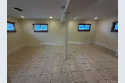 809 N Alleghany Avenue, Lindenhurst, NY 11757 - Photo 11