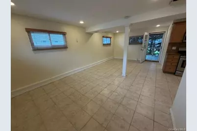 809 N Alleghany Avenue, Lindenhurst, NY 11757 - Photo 13