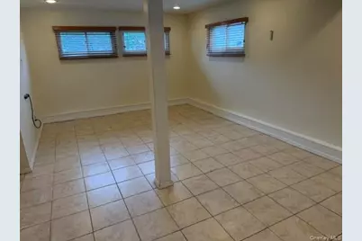 809 N Alleghany Avenue, Lindenhurst, NY 11757 - Photo 3