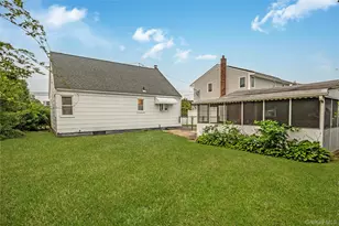 58 S Crescent Dr, Farmingdale, NY 11735 - Photo 17