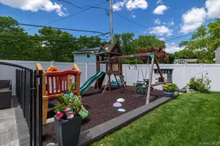 19 Sycamore St, Melville, NY 11747 - Photo 17