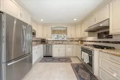 2410 Lodovick Avenue, Bronx, NY 10469 - Photo 11